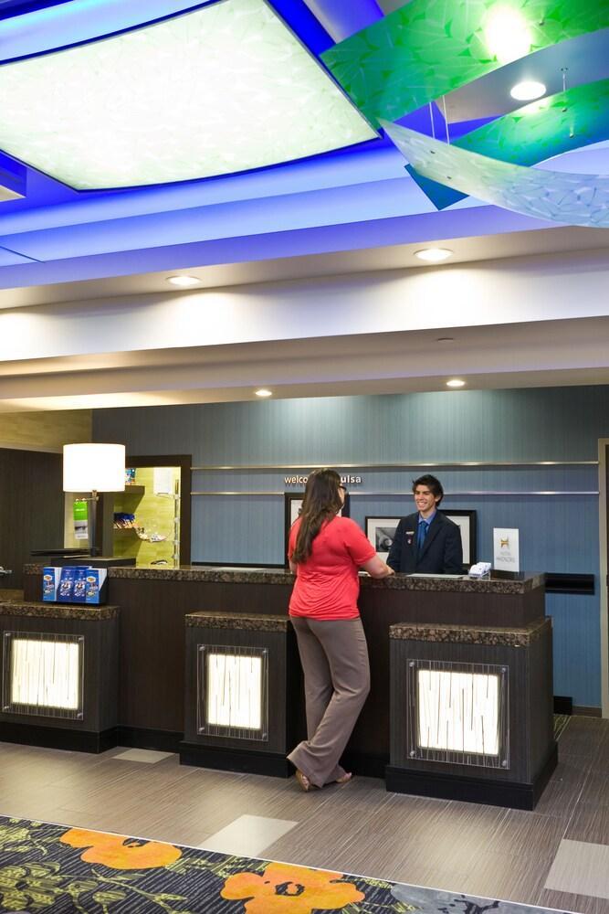 Hampton Inn And Suites Tulsa Central Kültér fotó