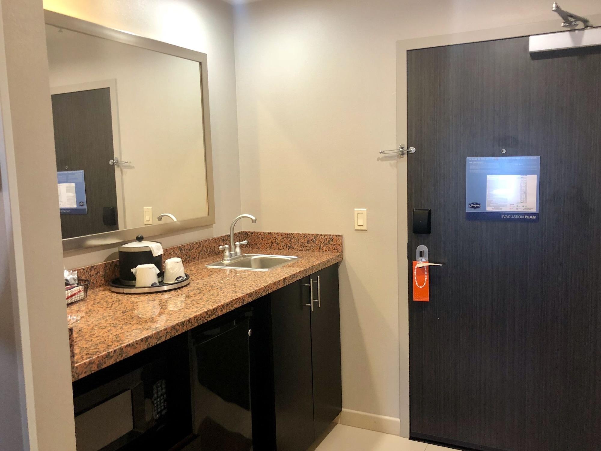 Hampton Inn And Suites Tulsa Central Kültér fotó